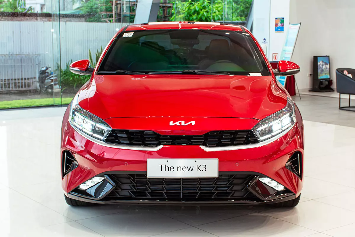 Đầu xe KIA K3.