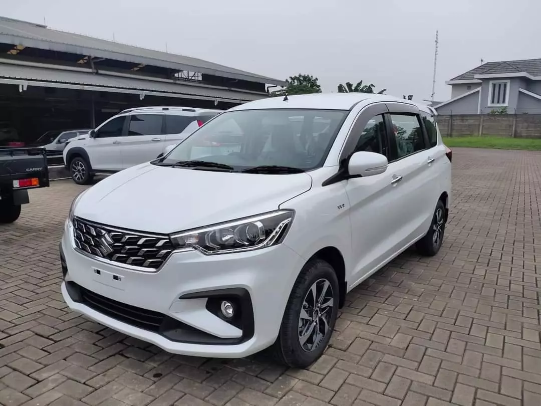 Ngoại thất xe Suzuki Hybrid Ertiga 2022.