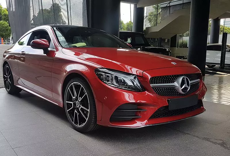 Xe Mercedes C300 đỏ trẻ trung cá tính