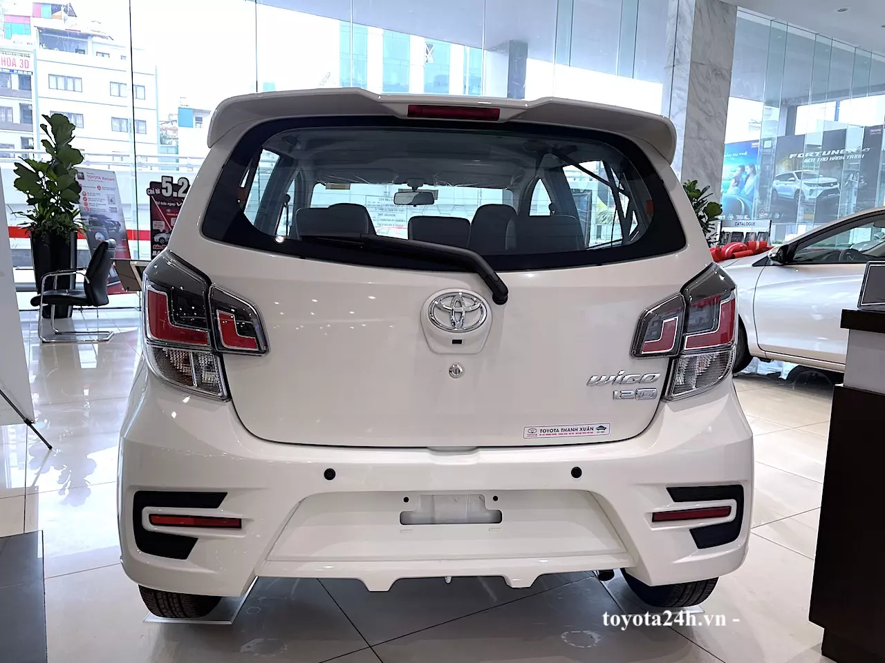 Đuôi xe Toyota Wigo 1.2AT 2022