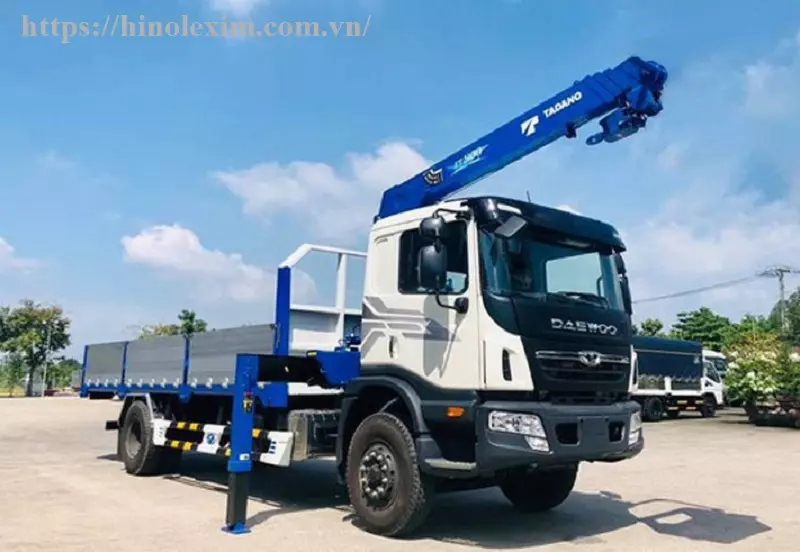 Xe cẩu tự hành deawoo 2022