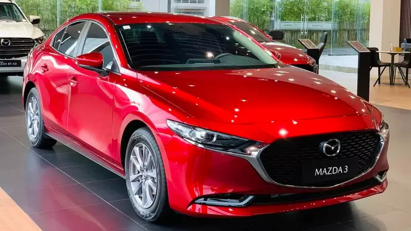 Mazda 3 là một dòng sedan hạng sang cạnh tranh với Corolla Altis