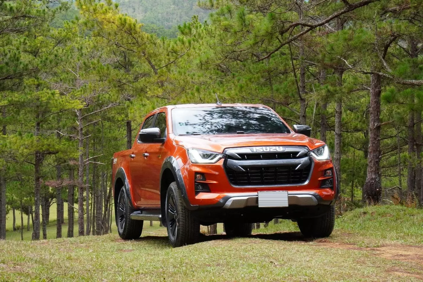 Giá lăn bánh xe Isuzu D-Max 2022 tại Việt Nam nằm trong khoảng từ 707 - 996,7 triệu đồng.