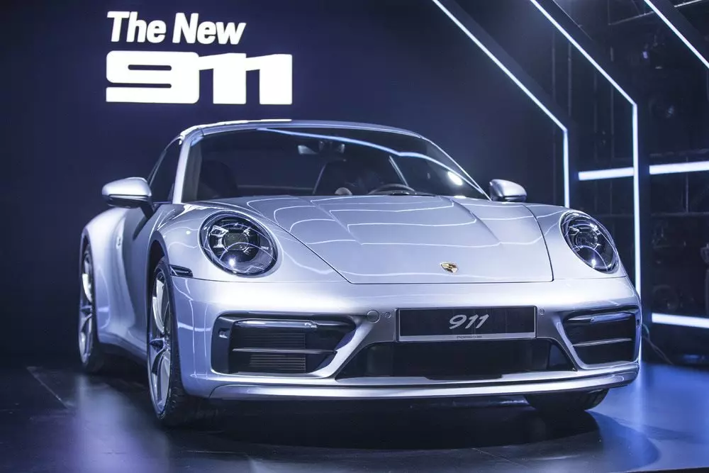 Porsche 911 thế hệ mới vừa ra mắt Việt Nam.