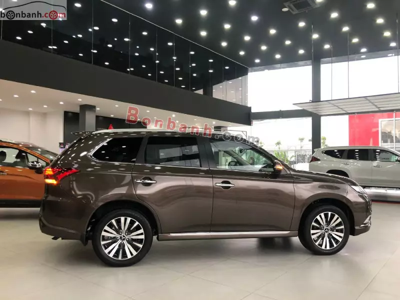 Thân xe Mitsubishi Outlander 2023