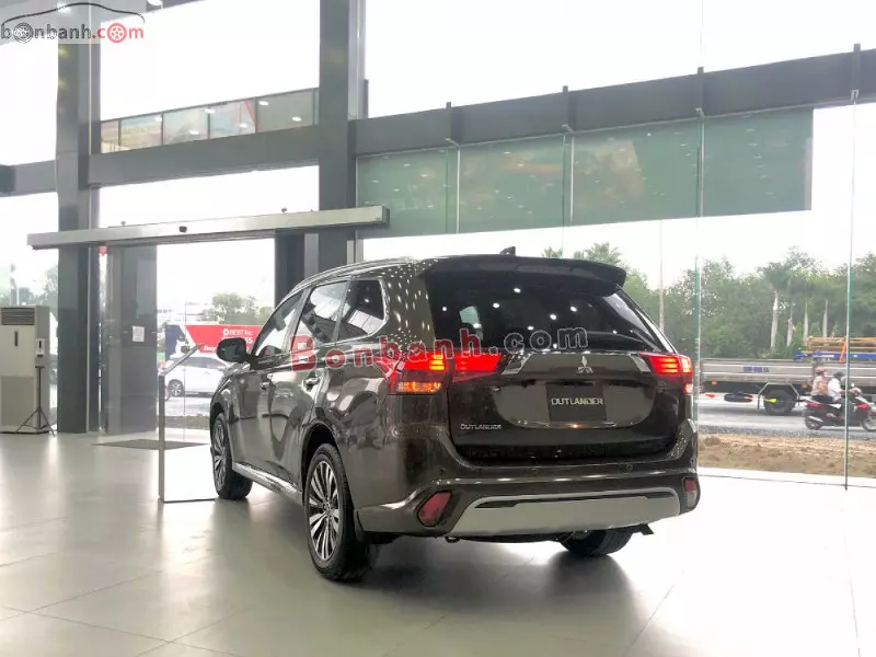 Đuôi xe Mitsubishi Outlander 2023