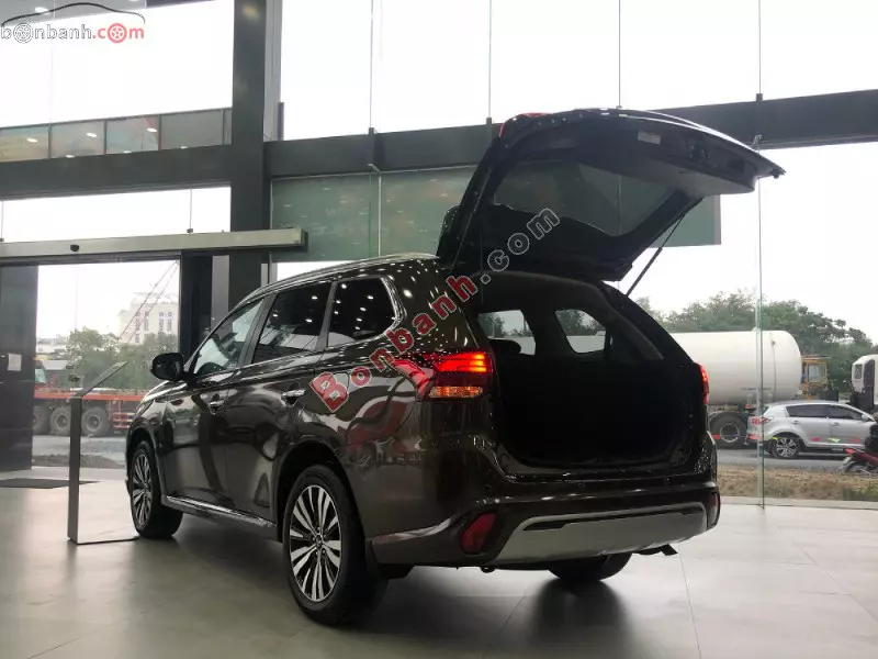 Cốp sau Mitsubishi Outlander 2023