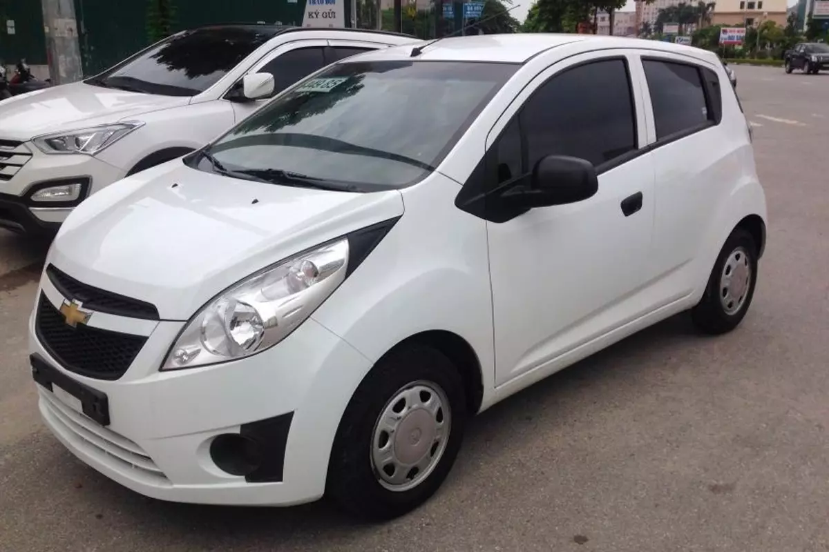 Chevrolet Spark cũ các đời từ 2011 - 2015 có giá khoảng dưới 250 triệu, mới cũng chưa đến 300 triệu.