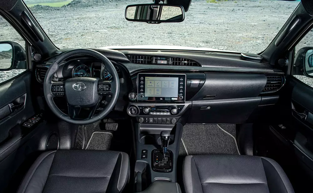 Giá bán Toyota Hilux 2021 tại Việt Nam