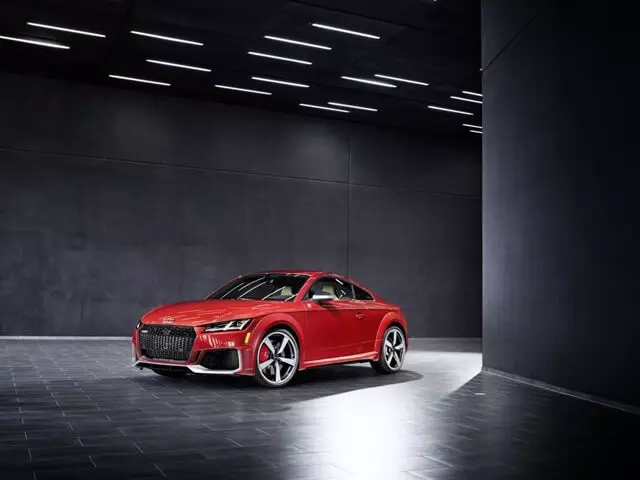 Audi-TT-RS-2021-hong-xe