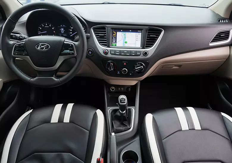 Khoang nội thất Hyundai Accent rất lịch lãm