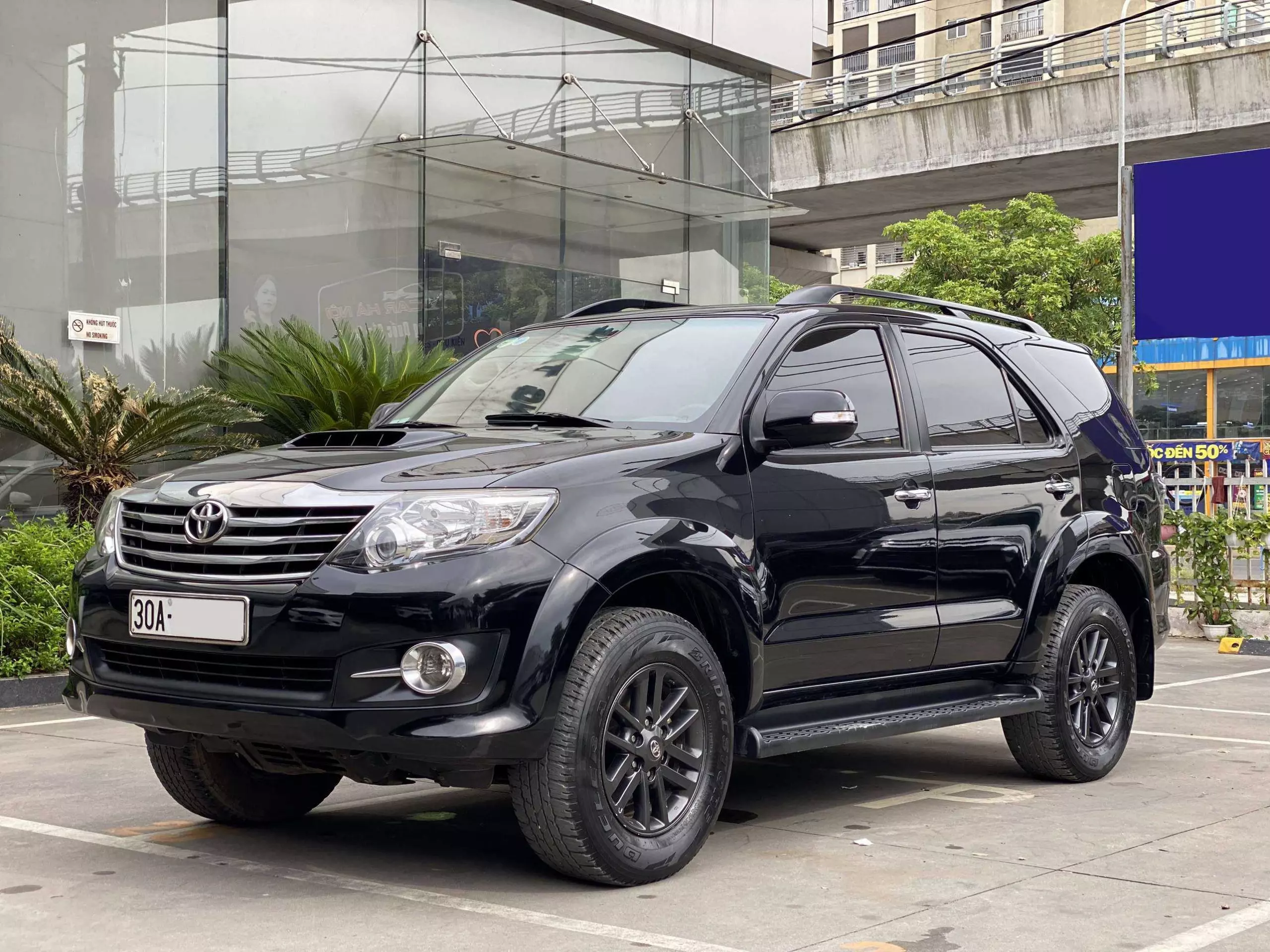 Toyota Fortuner số sàn, máy dầu 2015