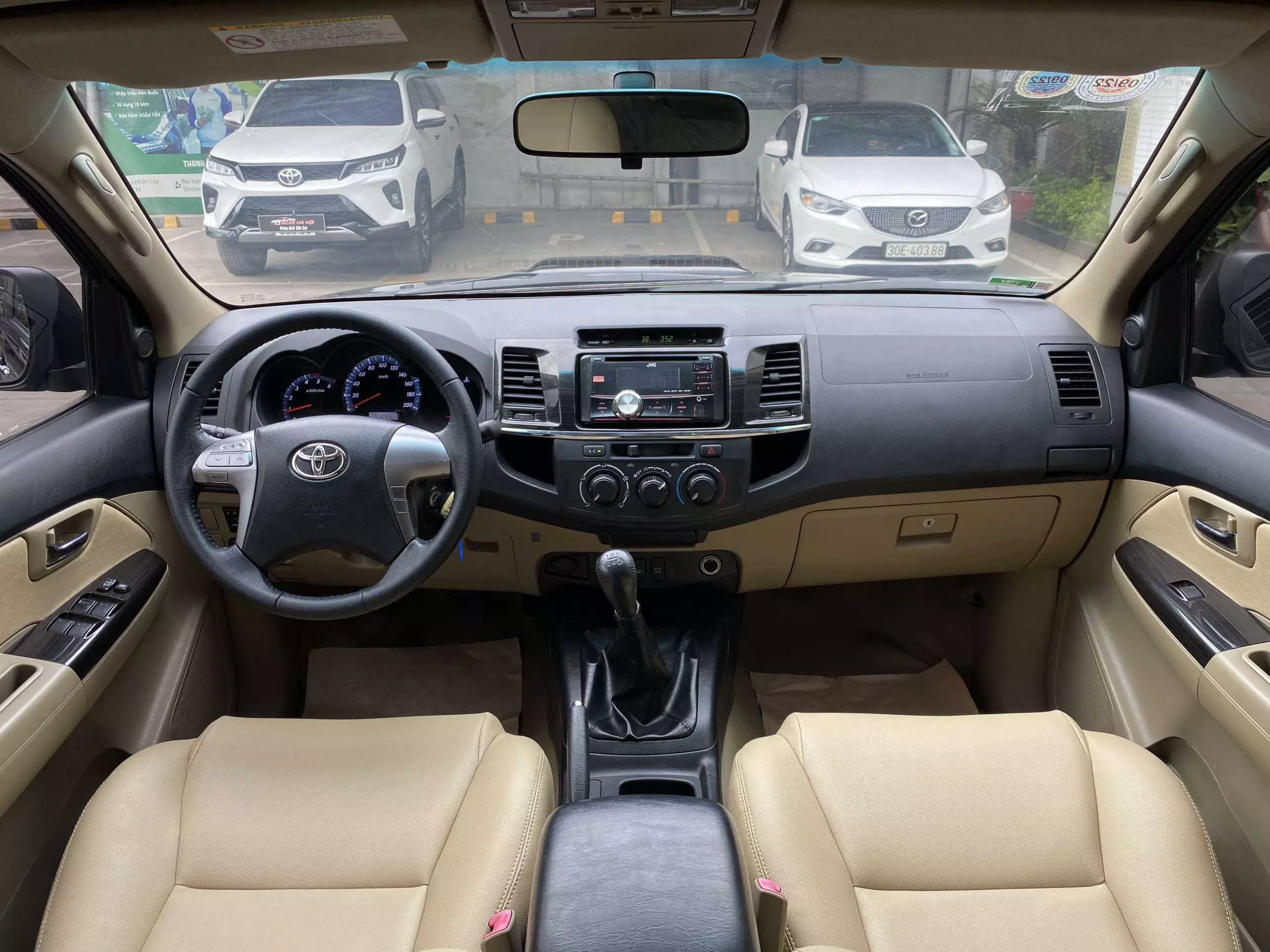 Toyota Fortuner số sàn, máy dầu 2015 màu đen được ưa chuộng hơn cả