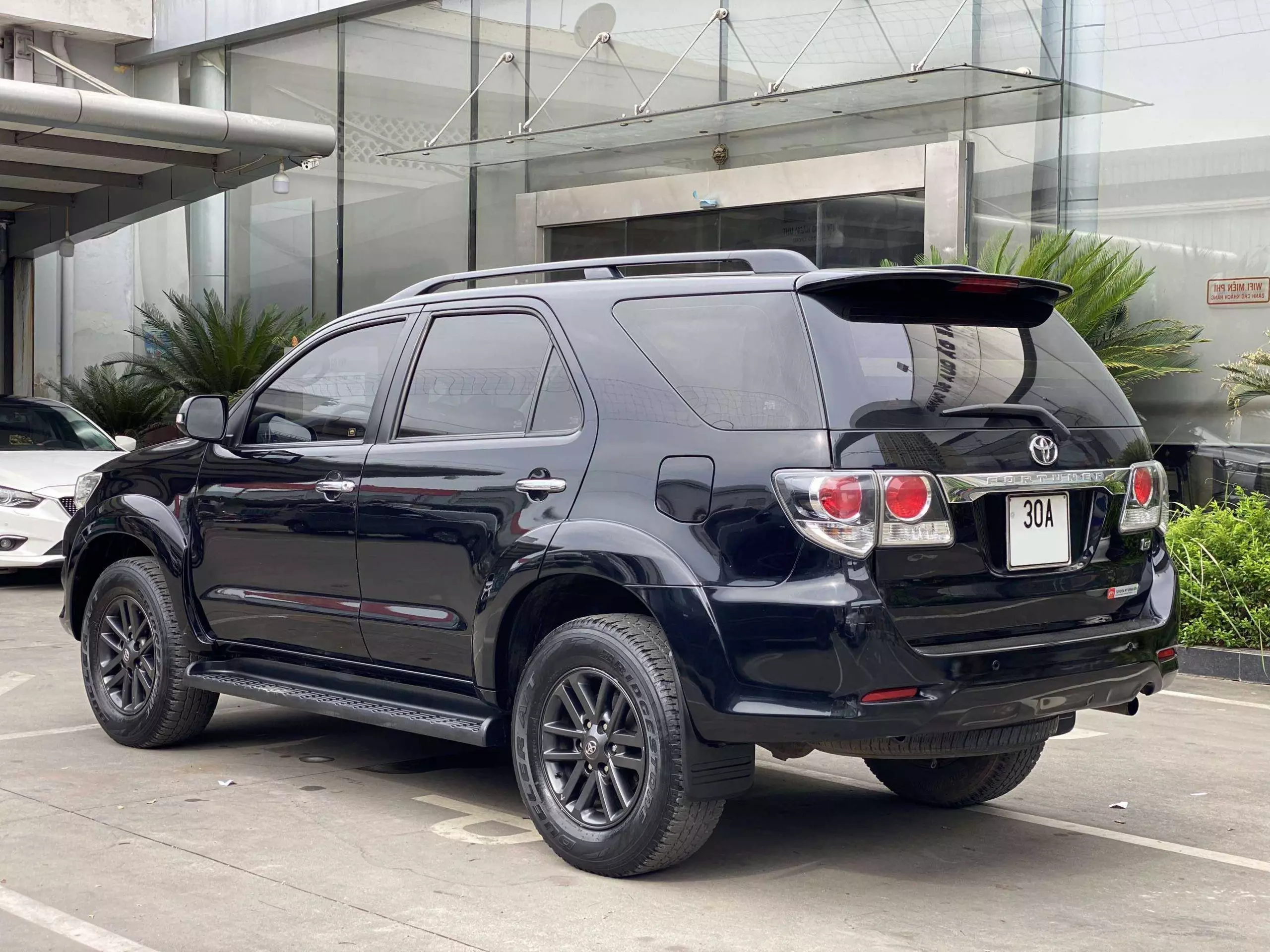 Trang bị trên Fortuner ở mức đủ dùng