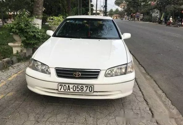 Camry nhập khẩu 2000 có khả năng vận hành đầm chắc