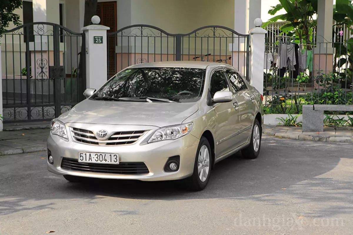 Toyota Altis 2012