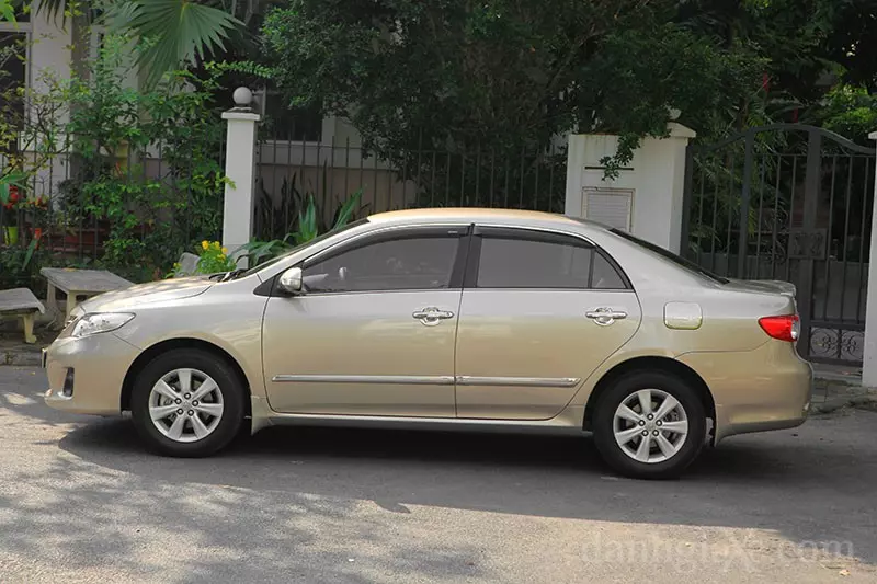 Toyota Altis 2012