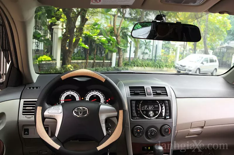 Toyota Altis 2012