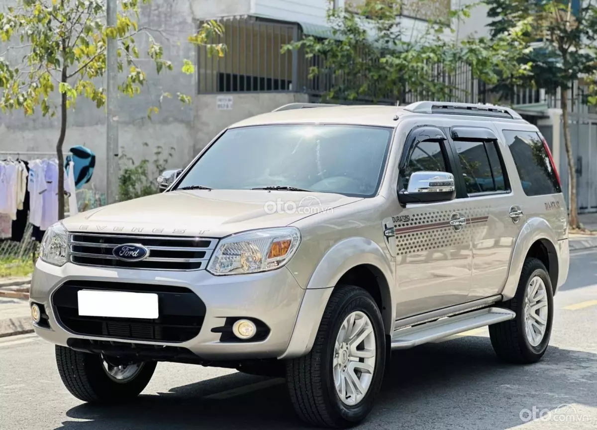 Ford Everest 2014.