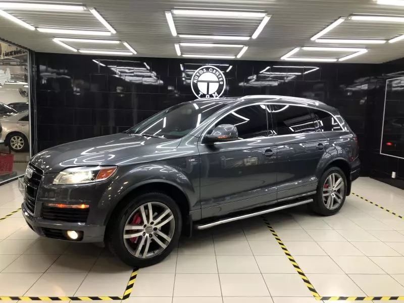 Audi Q7 cũ 2008 được trang bị toàn bộ kính tối màu và cũng đã dán phim cách nhiệt 3M crystalline mới