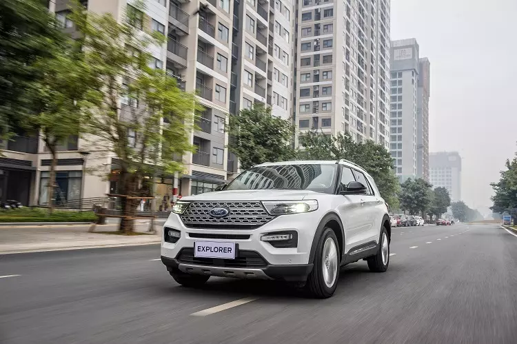 Giá lăn bánh Ford Explorer Limited.