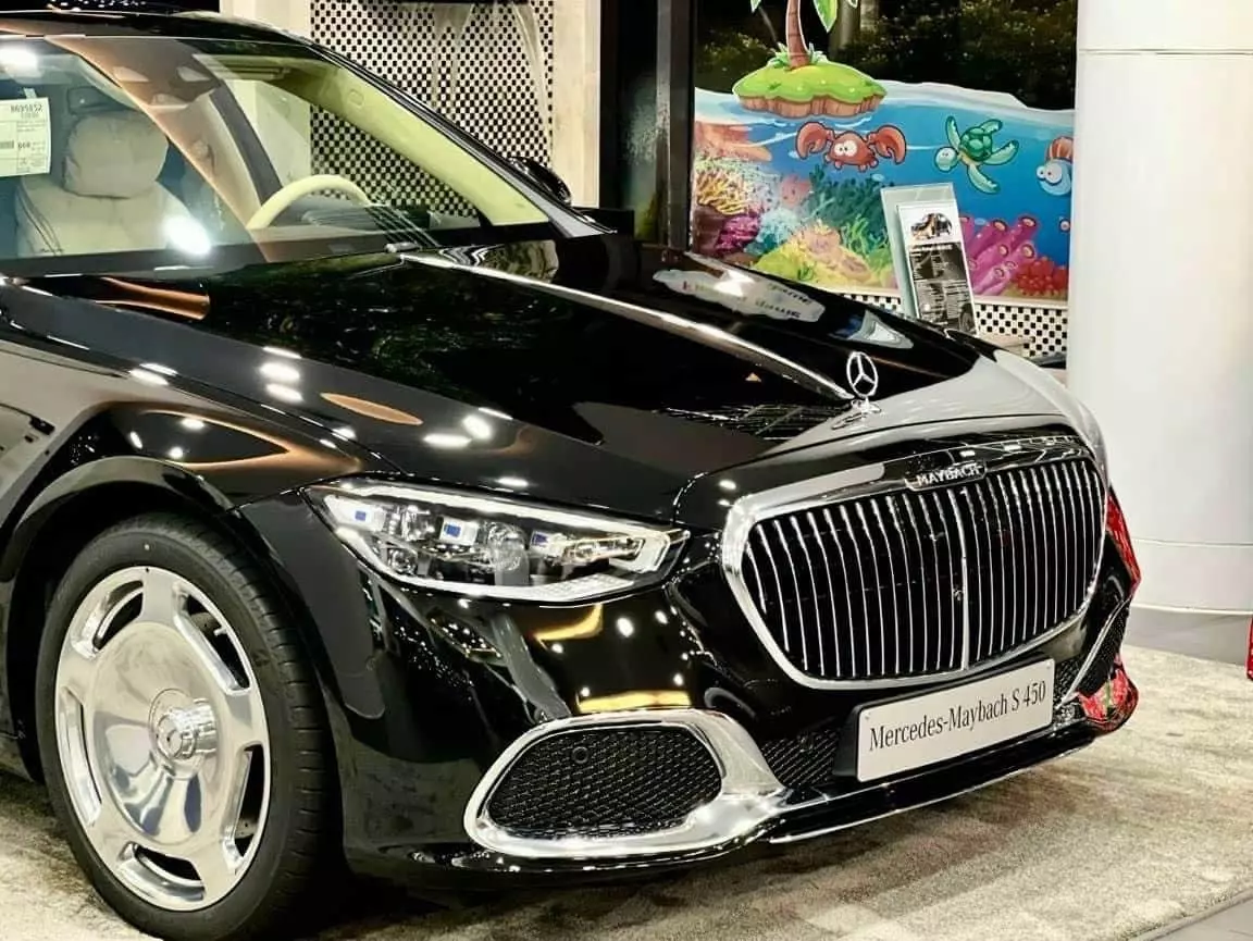 Đèn xe Mercedes Maybach S450 2023.