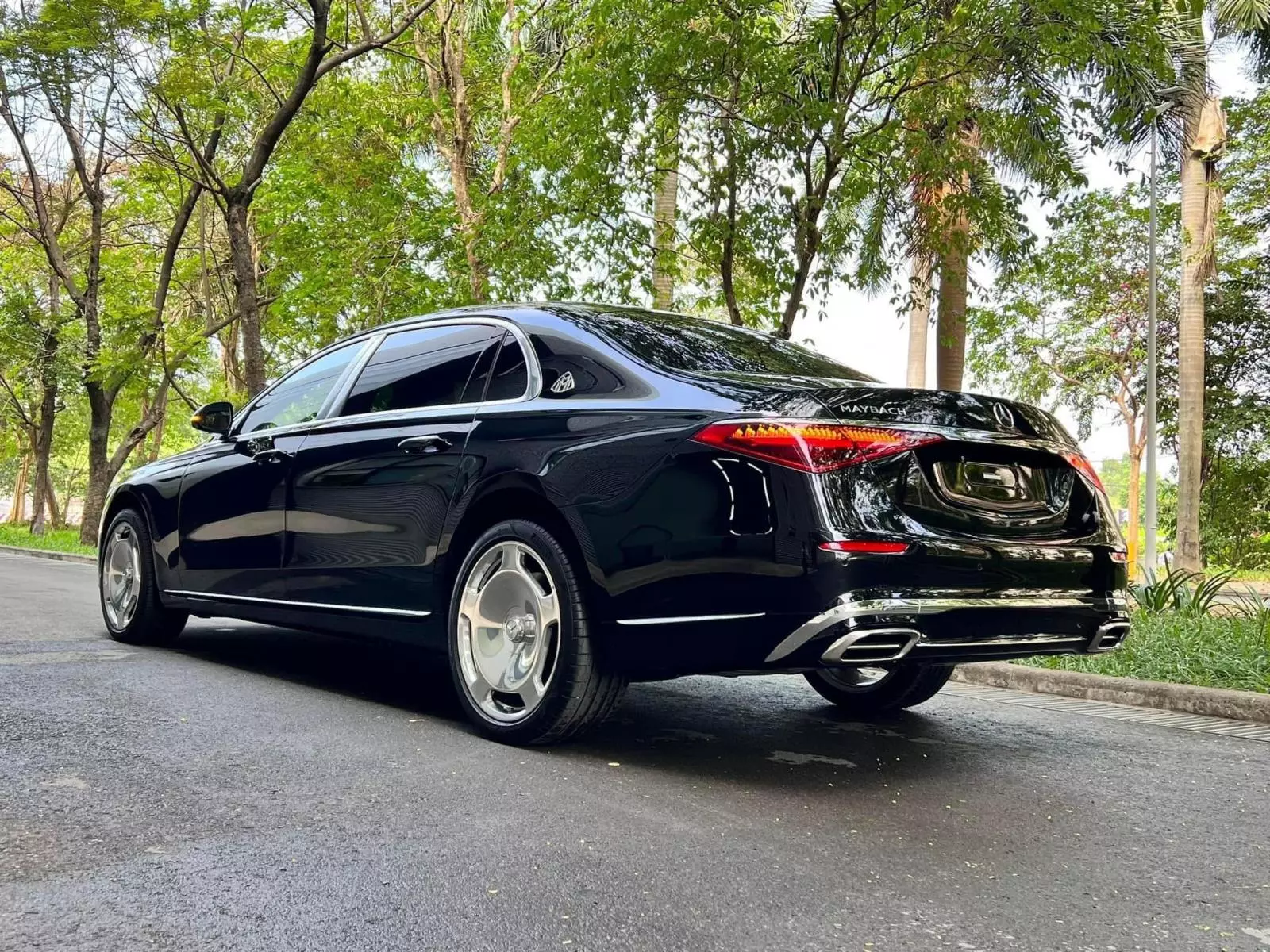 xe Mercedes-Benz Maybach S450 4Matic.