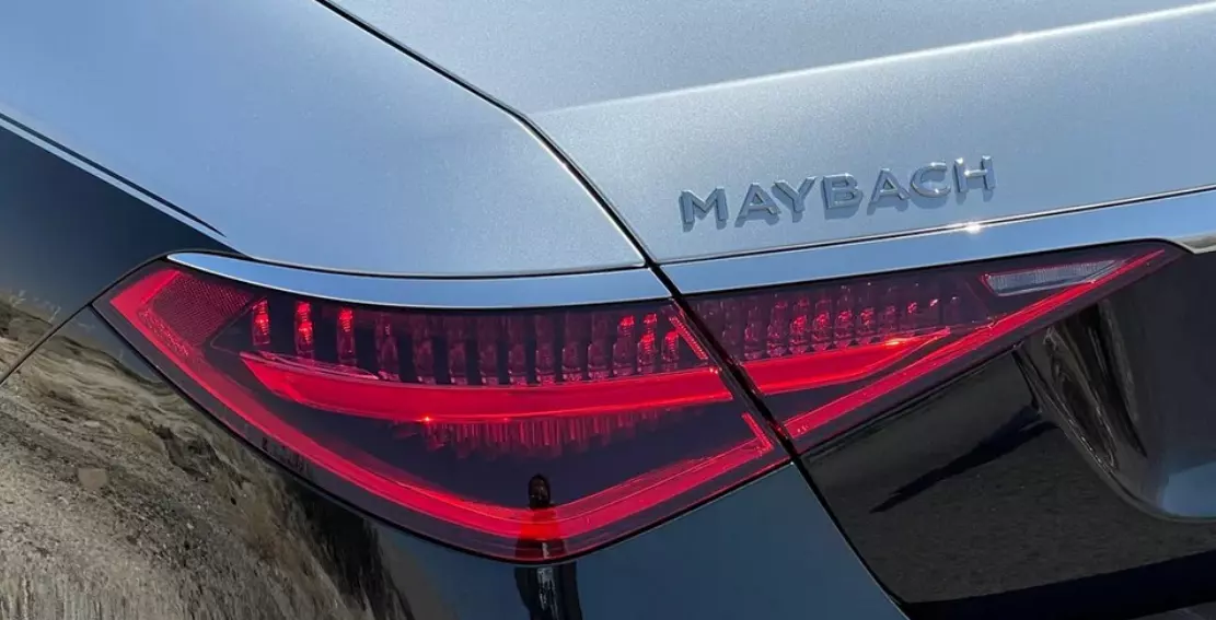 Đèn hậu xe Mercedes-Benz Maybach S450 4Matic.