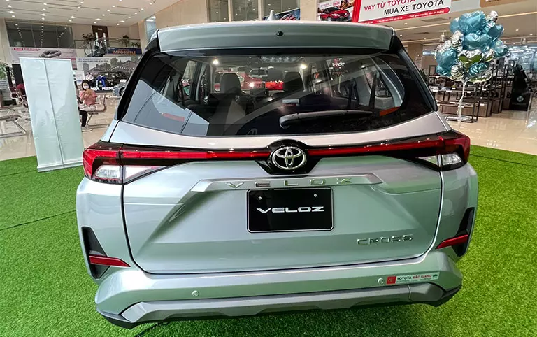 Đuôi xe Toyota Veloz Cross 2022