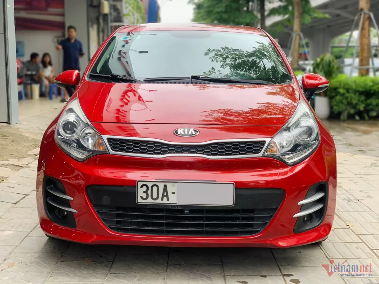 Chiếc KIA Rio hatchback đời 2015 còn khá mới