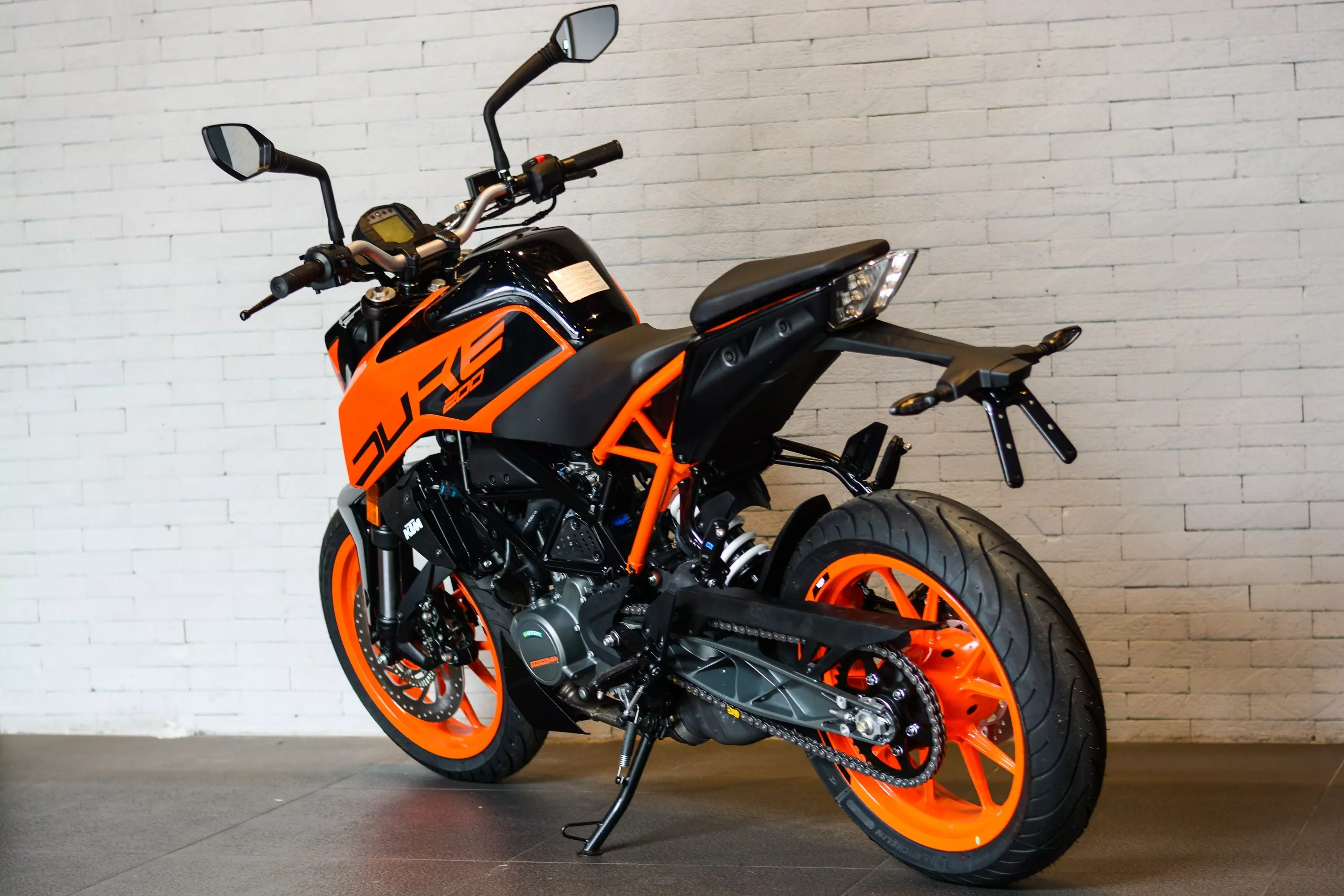 KTM Duke 200 2023 - Thông số vận hành