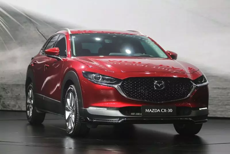 Giá xe Mazda CX-30 từ 709 triệu khá cao trong phân khúc