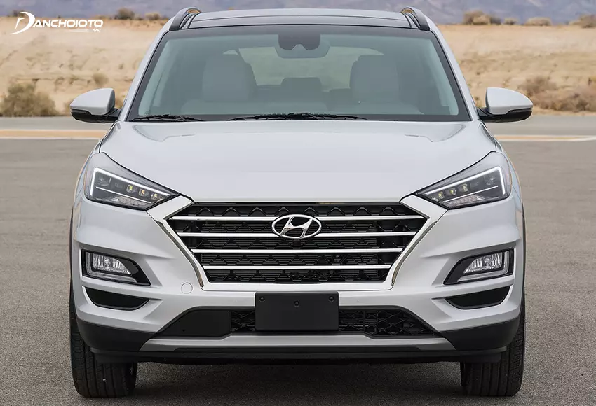 Cả 2 hàng ghế Hyundai Tucson 2021 đều sở hữu khoảng trống duỗi chân rộng và không gian trần thoáng