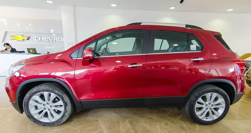 Đánh giá xe Chevrolet Trax 2017: Một ngoại hình khỏe khoắn khi nhìn từ cạnh bên