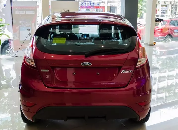 Đánh giá xe Ford Fiesta 2016: Thiết kế đuôi xe không có sự thay đổi đáng kể so với thế hệ cũ