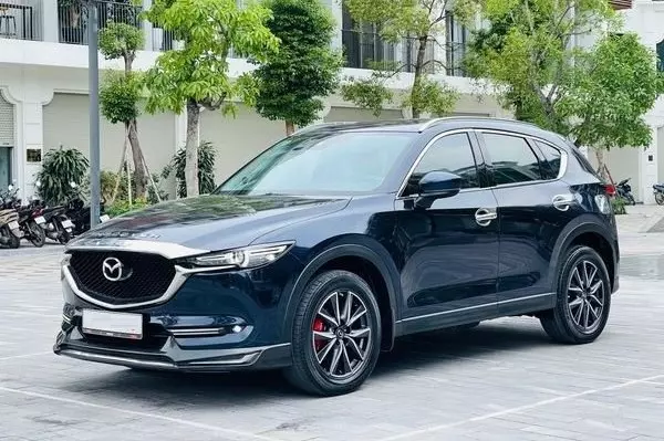 Dù không phải thế hệ mới nhất, nhưng Mazda CX-5 sở hữu kiểu dáng trẻ trung, hiện đại