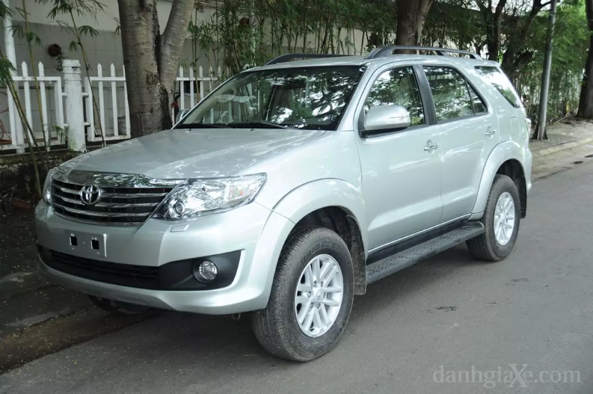 Toyota Fortuner 2012