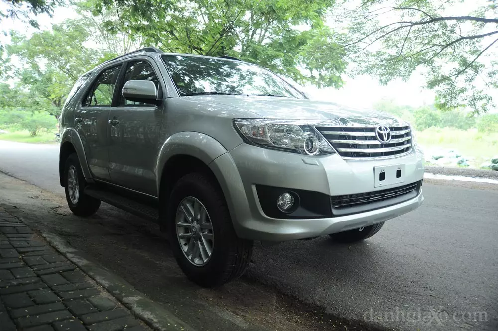 Toyota Fortuner 2012