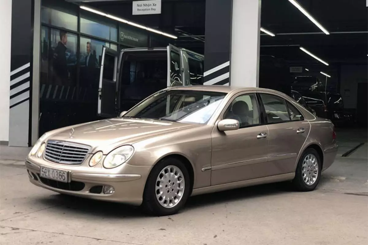 Mercedes E240