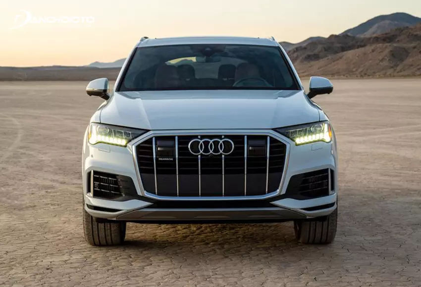 Cụm đèn hậu phía đuôi xe Audi Q7 2024 gọt dũa thanh mảnh