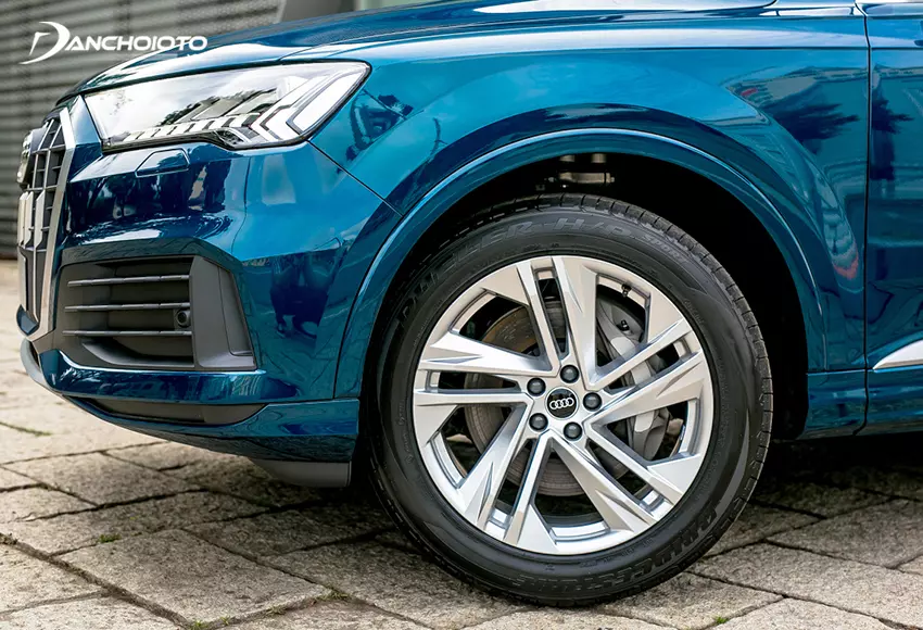 Vô lăng Audi Q7 2024 bọc da cao cấp