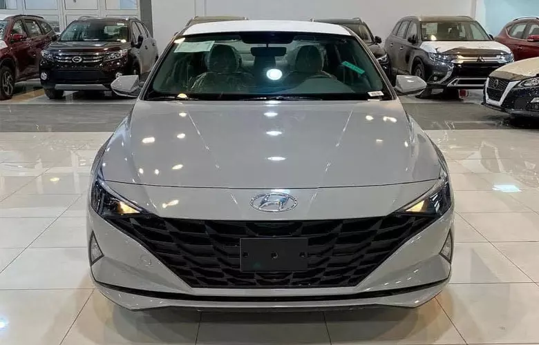 Hình ảnh thực tế đầu xe Hyundai Elantra (Base) tại Showroom Nhật