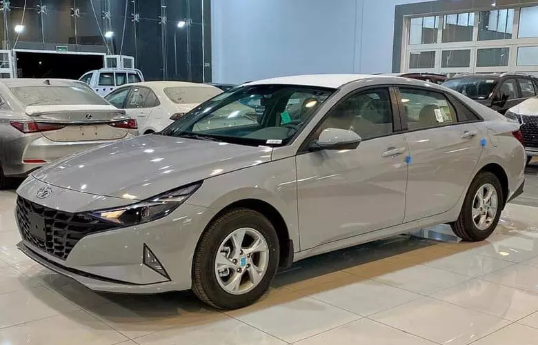 Hình ảnh thực tế Hyundai Elantra (Base) tại Showroom Nhật