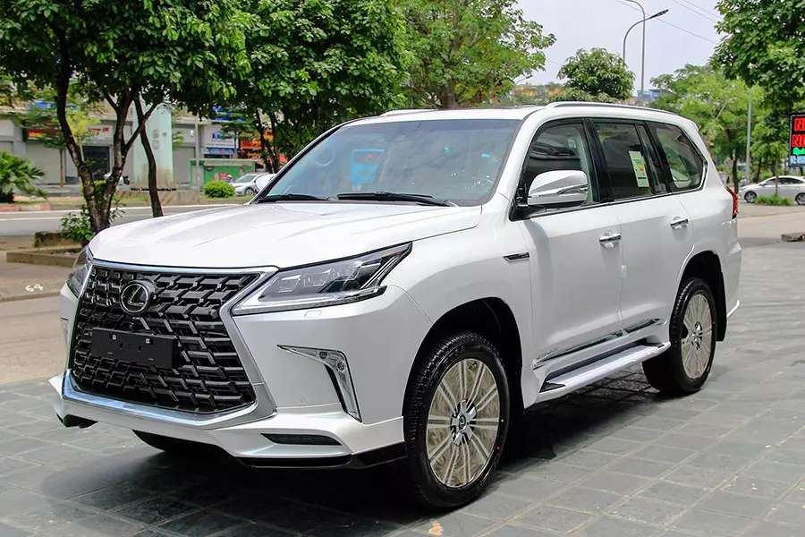 Xe Lexus LX570 MBS có nhiều tiện nghi và không gian rộng rãi.