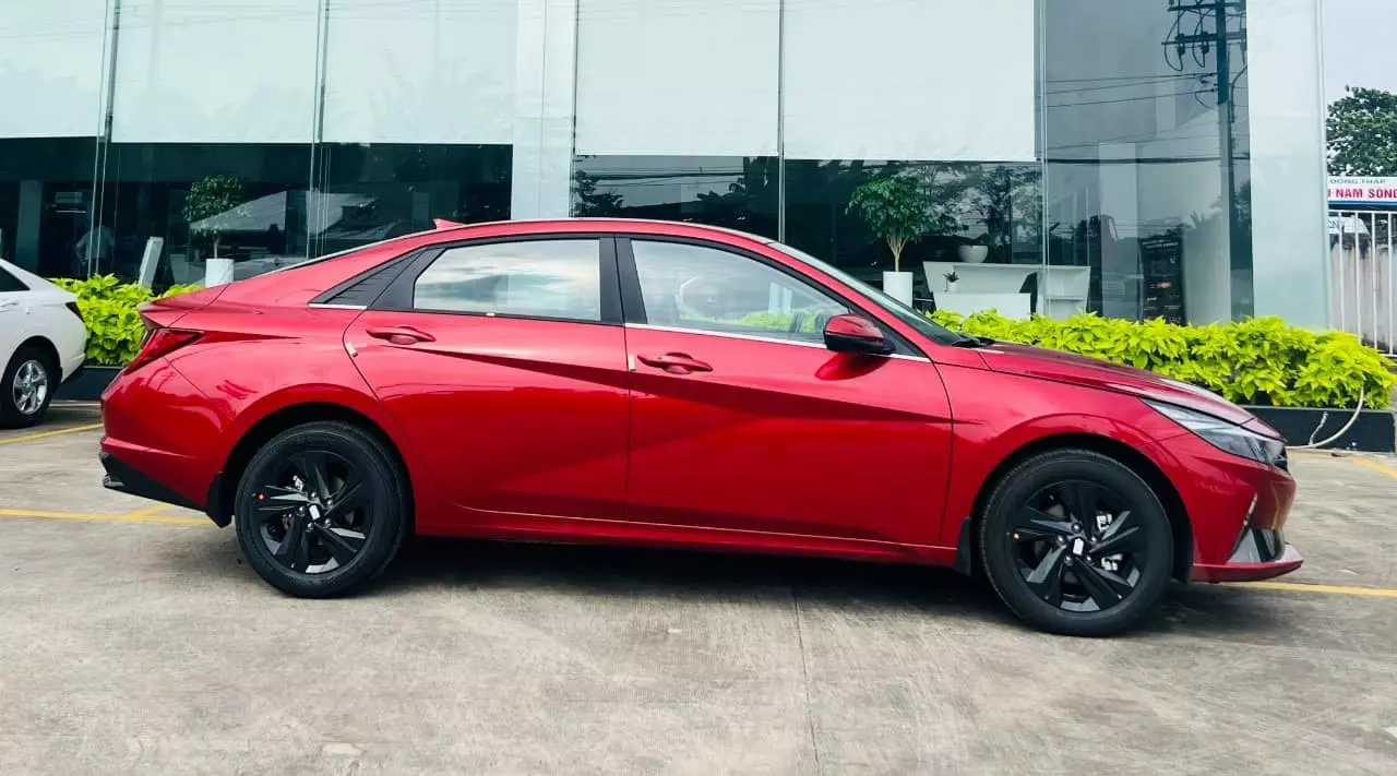 Elantra 1.6 At 2023 đặc biệt thân xe