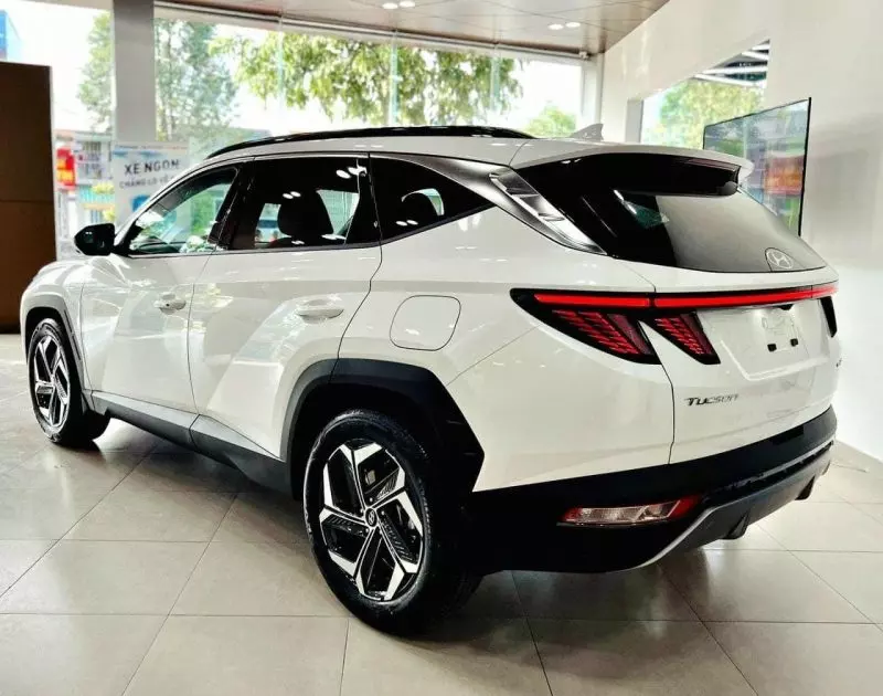 Đuôi xe Hyundai Tucson 2024 hiện đại, thể thao với loạt thiết kế mới