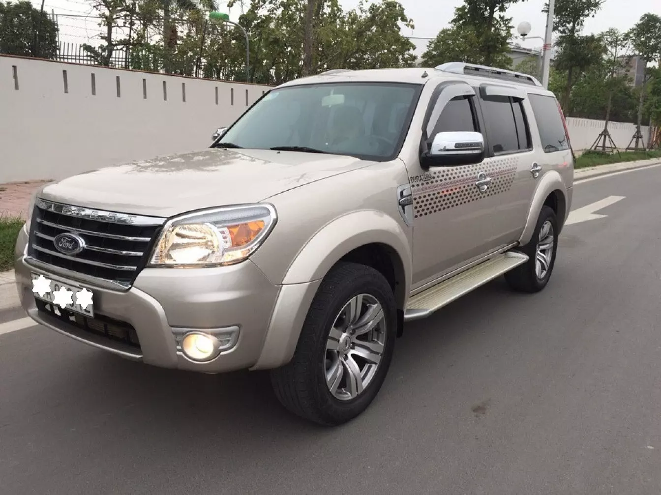 Ford Everest 2007 - 2008​.