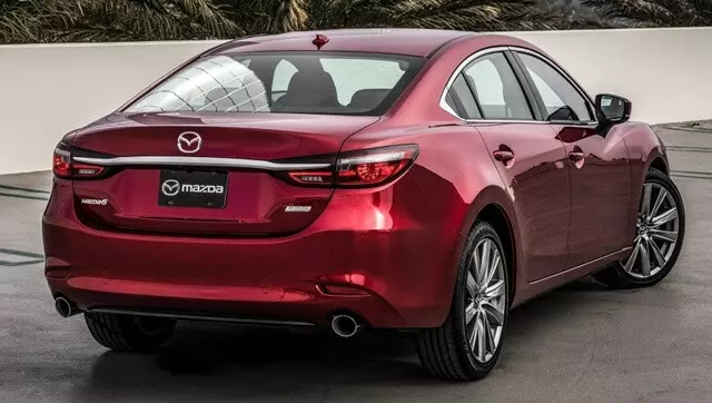 Mazda-6-khoang-lai