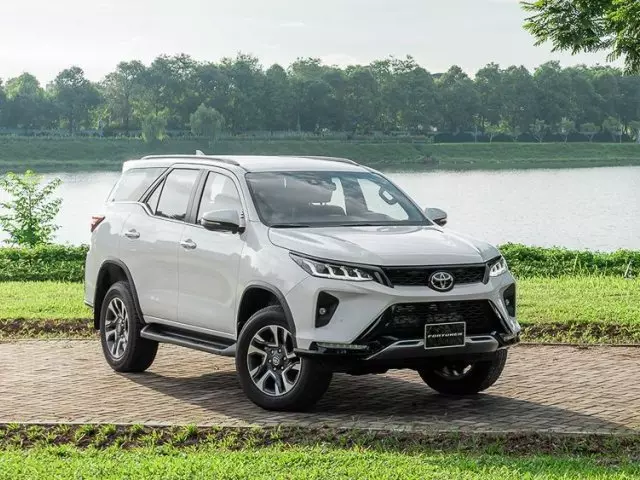 Không gian rộng rãi là điểm đặc trưng của dòng SUV 7 chỗ và Toyota Fortuner cũng không ngoại lệ