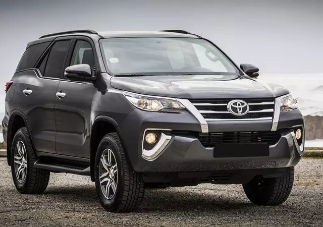 Ngoại hình Toyota Fortuner cũ đời 2015.